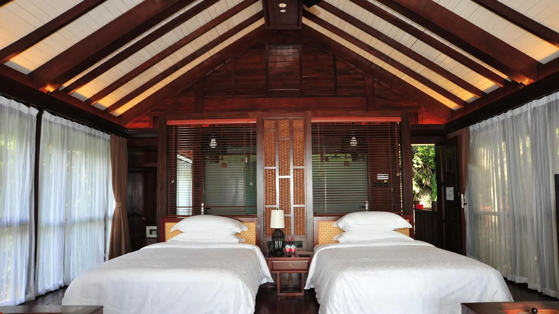 Yalong Bay Earthly Paradise Birds Nest Resort （Mountain Villas) Sanya Hotel