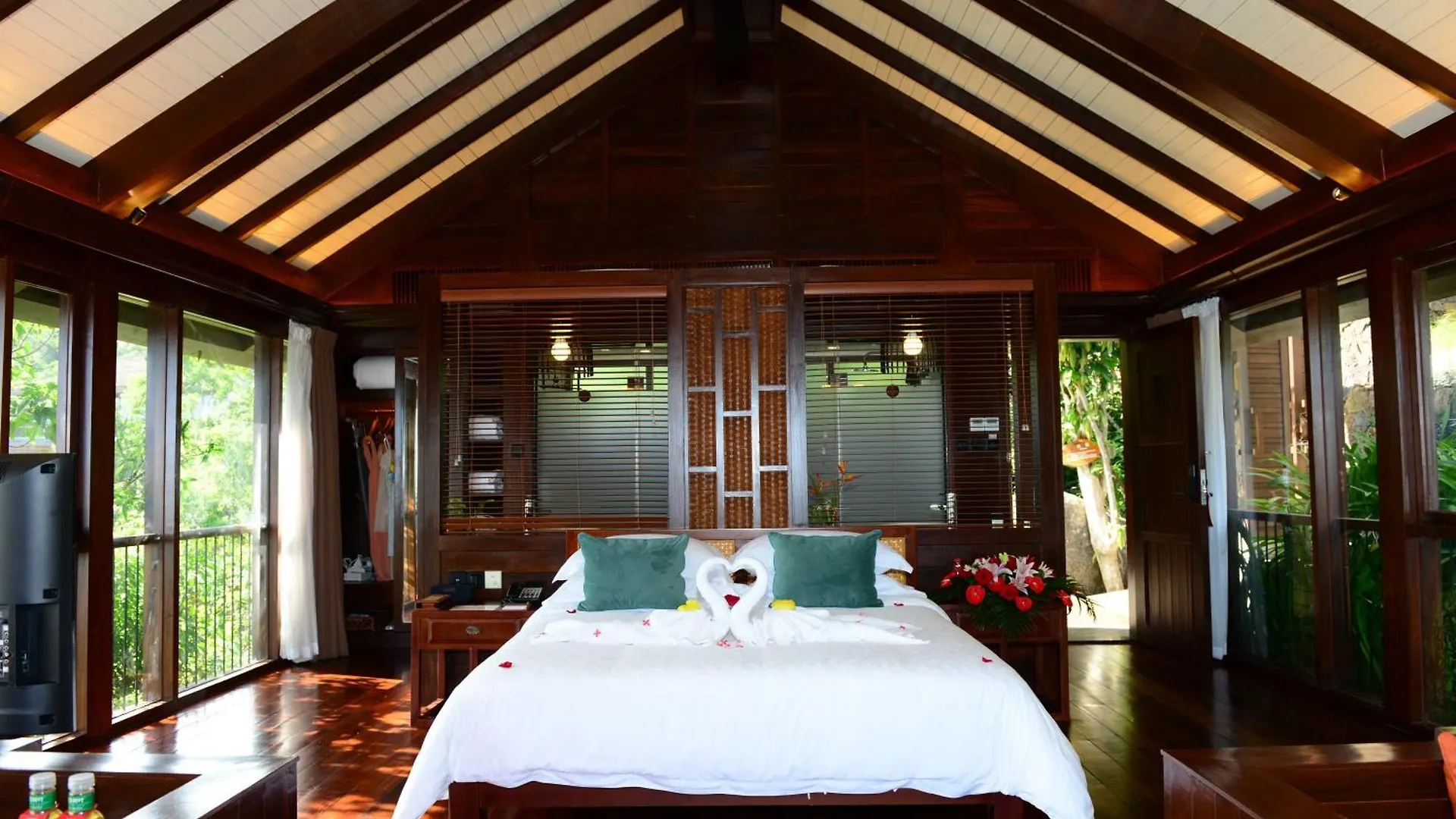 Yalong Bay Earthly Paradise Birds Nest Resort （Mountain Villas) Sanya Hotel